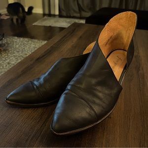 Free People Royale Flat, D'Orsay Pointed
Toe Leather Shoe, size 9
